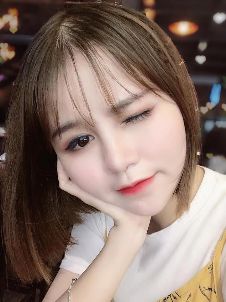 Cô gái hay xuất hiện trong các vlog của Bà Tân bị “ném đá” vì make-up quá  đậm, là ai?